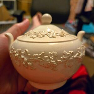 Wedgwood Queens Ware Cream Sugar Bowl With Lid.